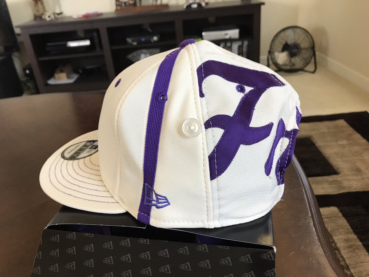b_10hoff's tweet image. Thanks @TCU_Athletics for the custom hat! Looking forward to the 2018 season! #ToadToThePast #ToadToOmaha