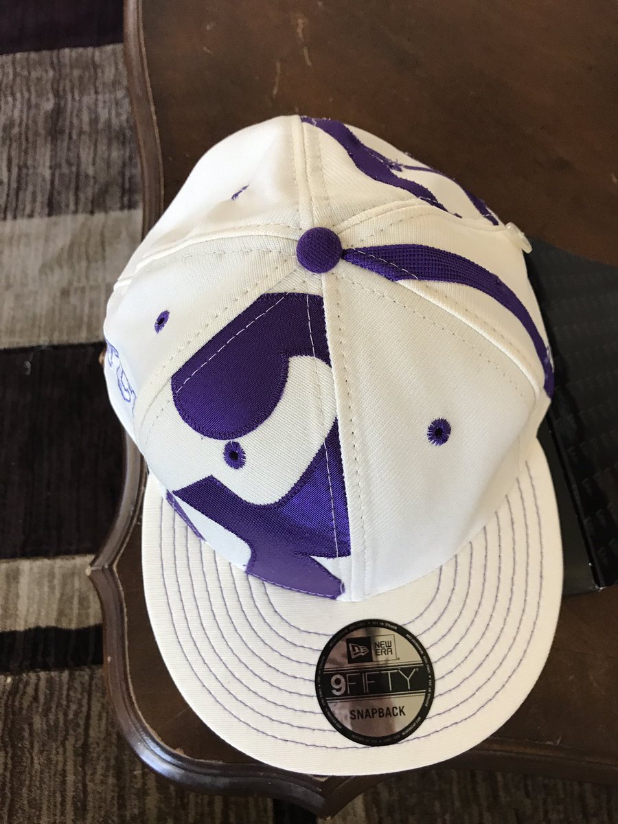b_10hoff's tweet image. Thanks @TCU_Athletics for the custom hat! Looking forward to the 2018 season! #ToadToThePast #ToadToOmaha