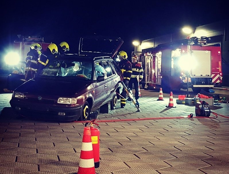 Donderdagavond oefenavond: vandaag verkeersongeval op het programma. #brandweer #Belfeld