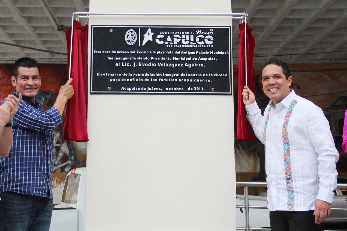 AcapulcoGob's tweet photo. Coloca el alcalde Evodio Velázquez primera piedra del Museo Contemporáneo de Acapulco, inaugura obra de acceso del Zócalo a la plazoleta del antiguo Ayuntamiento y da banderazo a la rehabilitación de la calle La Paz. https://t.co/4hlhbiZYsu