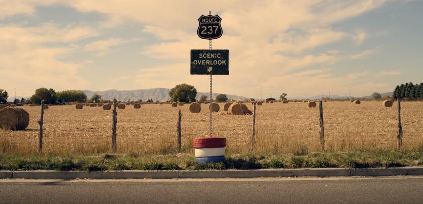 ID_Egypt's tweet photo. this sign has appeared in both, whatever it takes video and on top of the world video https://t.co/r6tucMgjTP