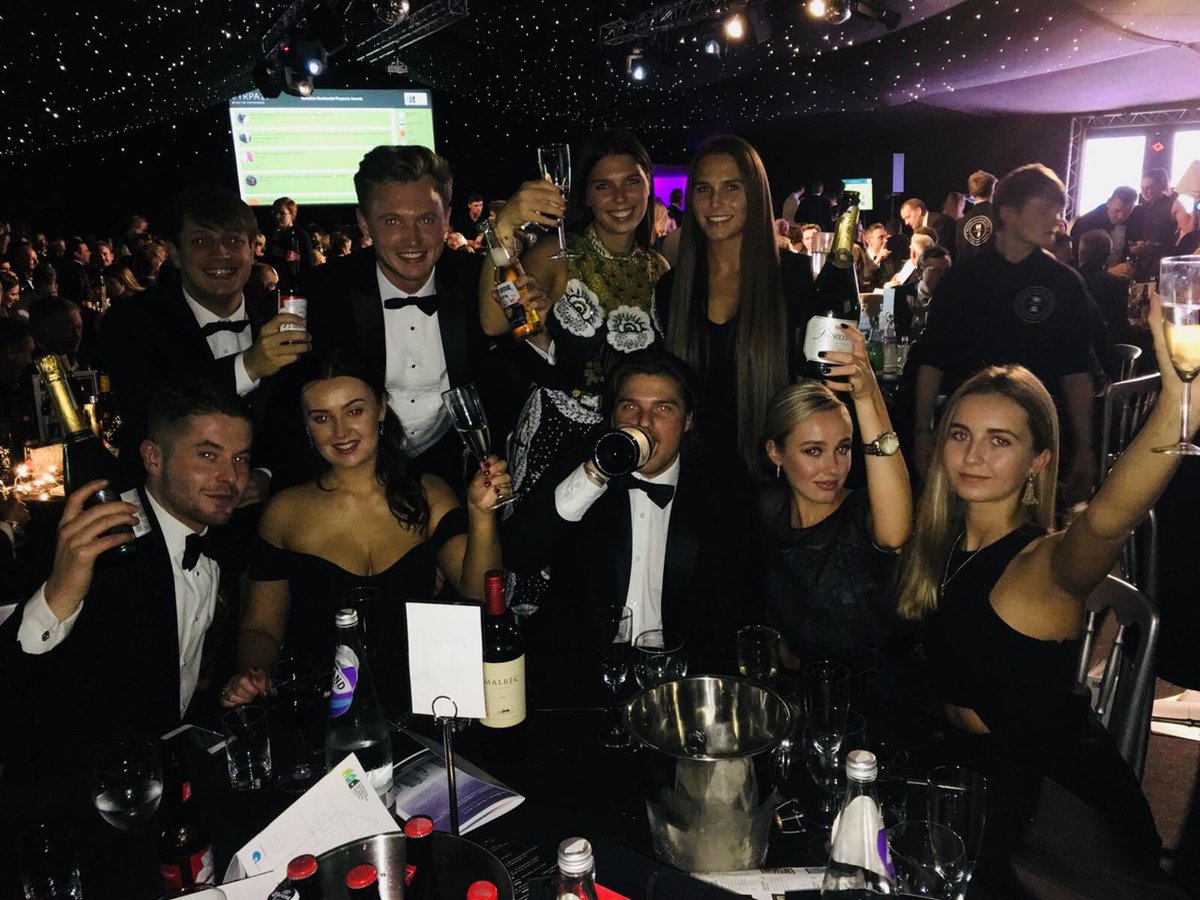 HarveyBennett97's tweet photo. CHEERS 🥂 #Onetowatch #Panteraproperty #YRPA17 #Table41 https://t.co/IllXLARQHx