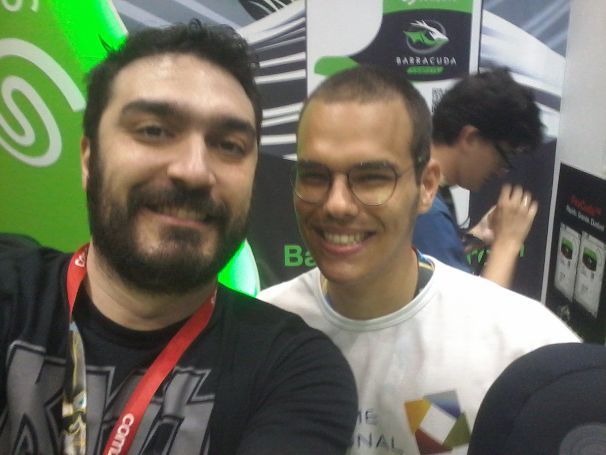 GameNacional's tweet photo. Com a gente é assim... Deu tempo a gente vai nas outras stands e arregaça no Street Fighter! Dá haduken Ryu! ⬇️↘️➡️🇾️ https://t.co/Bw0XTWqNj1