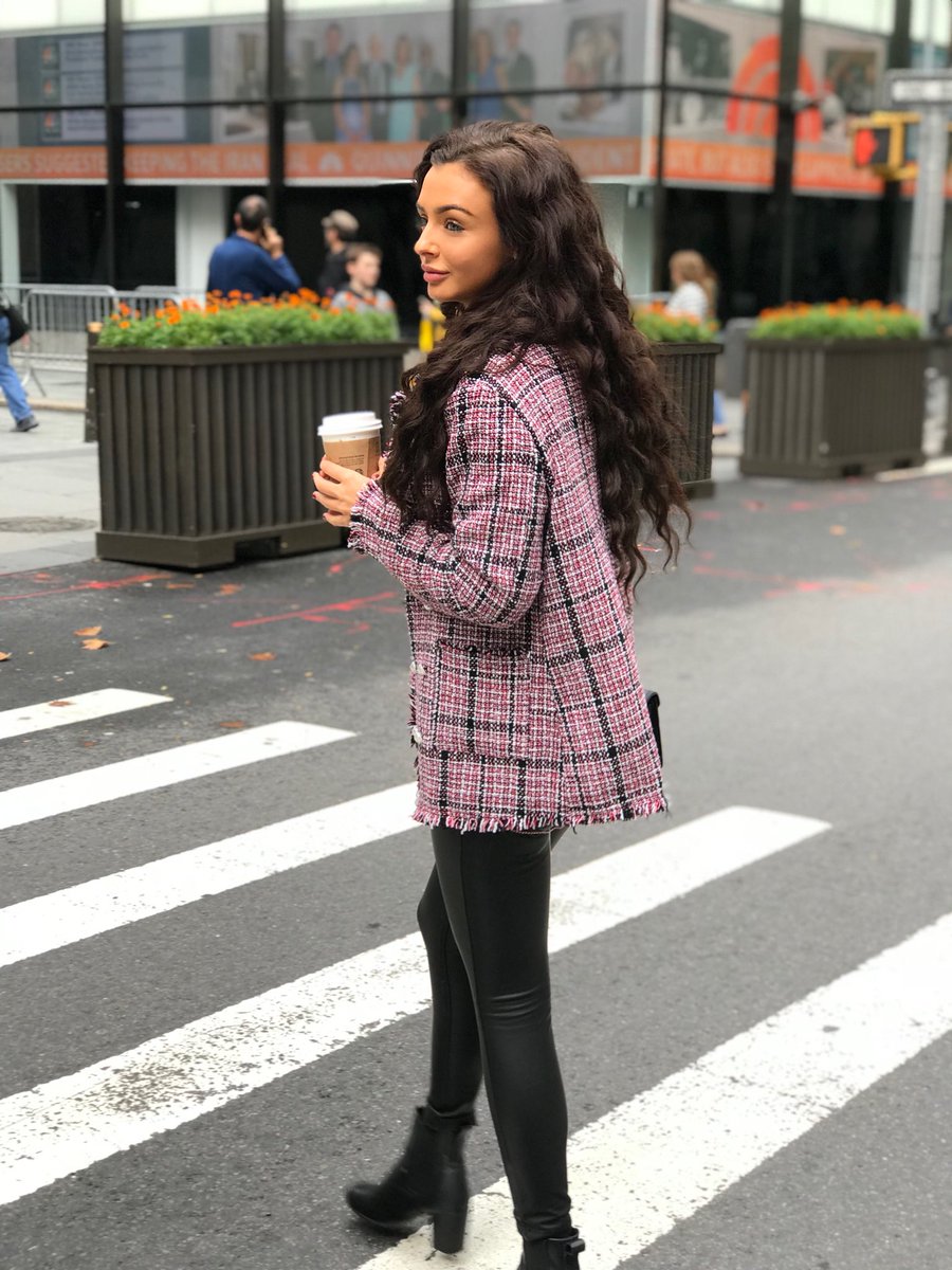kadymcdermottx's tweet photo. Being all bloggery and sh*t #NYC https://t.co/evL4bEMWwl