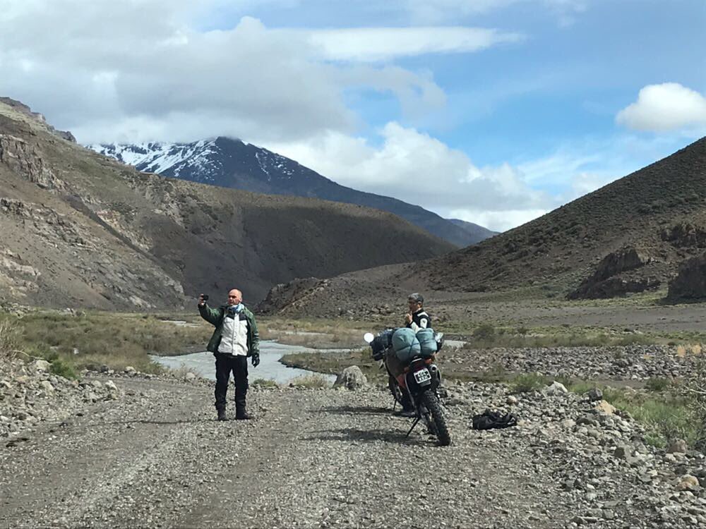 rtn_neuquen's tweet photo. #RTN está trabajando en un documental sobre trashumancia en #Barracas #Cochico #LagunaCariLauquen belleza y cultura del #NorteNeuquino https://t.co/GHUcjcEk36