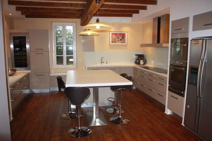 ArthurBonnetTls's tweet photo. Superbe projet #cuisine #kitchen #laque #Corian #ilot #renovation #maison #decoration #design #parquet #tlse @Arthur_Bonnet @coriandesign https://t.co/mkQT4atlFn