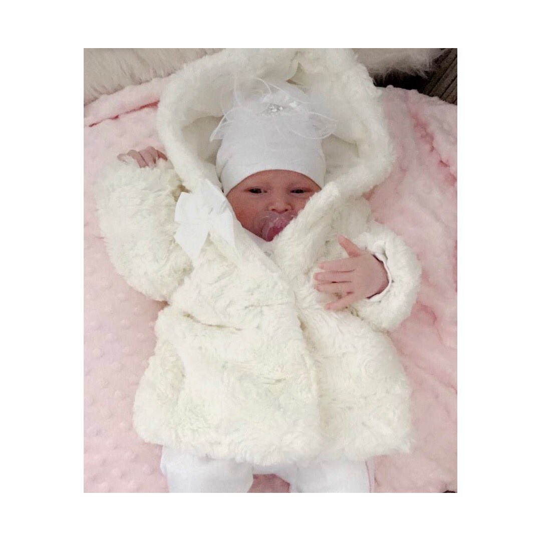 mrsBevanJones's tweet photo. My pretty little princess #DollyRose 😍 https://t.co/HbW773U8DH