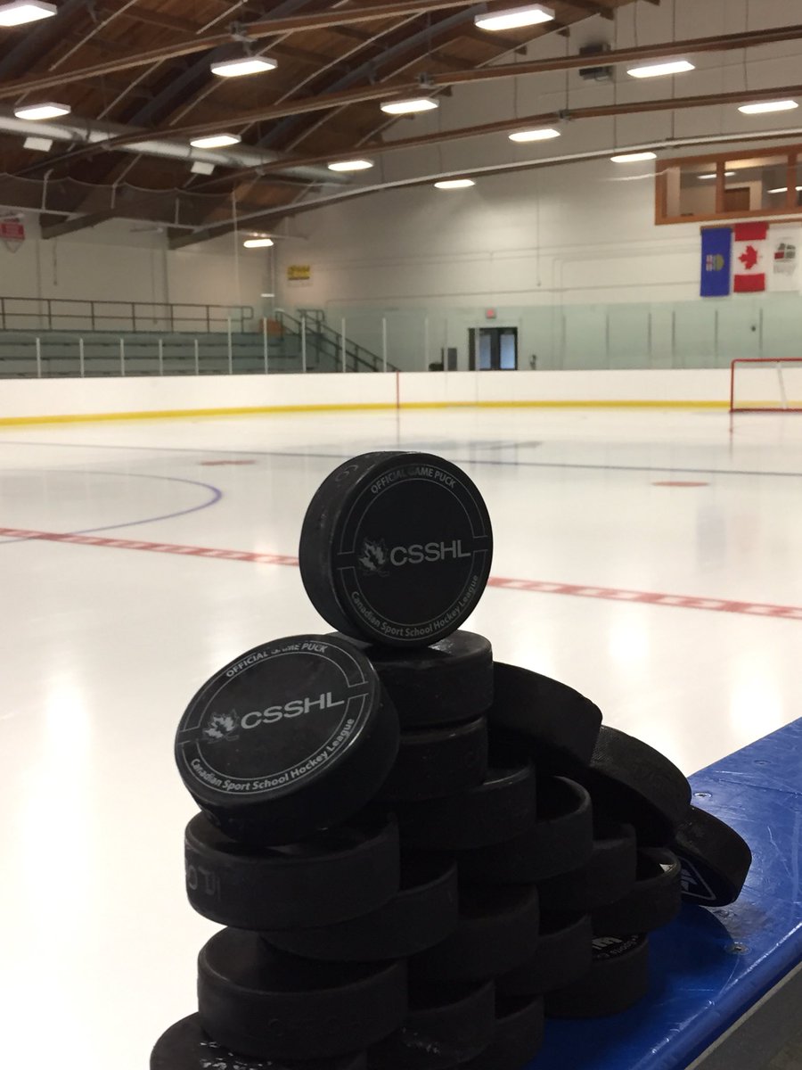 YHA_Lions's tweet photo. @YHA_Lions vs @BanffHockey puck drop at 3:15pm @CSSHL #midgetprep https://t.co/ZwgS0VLCse