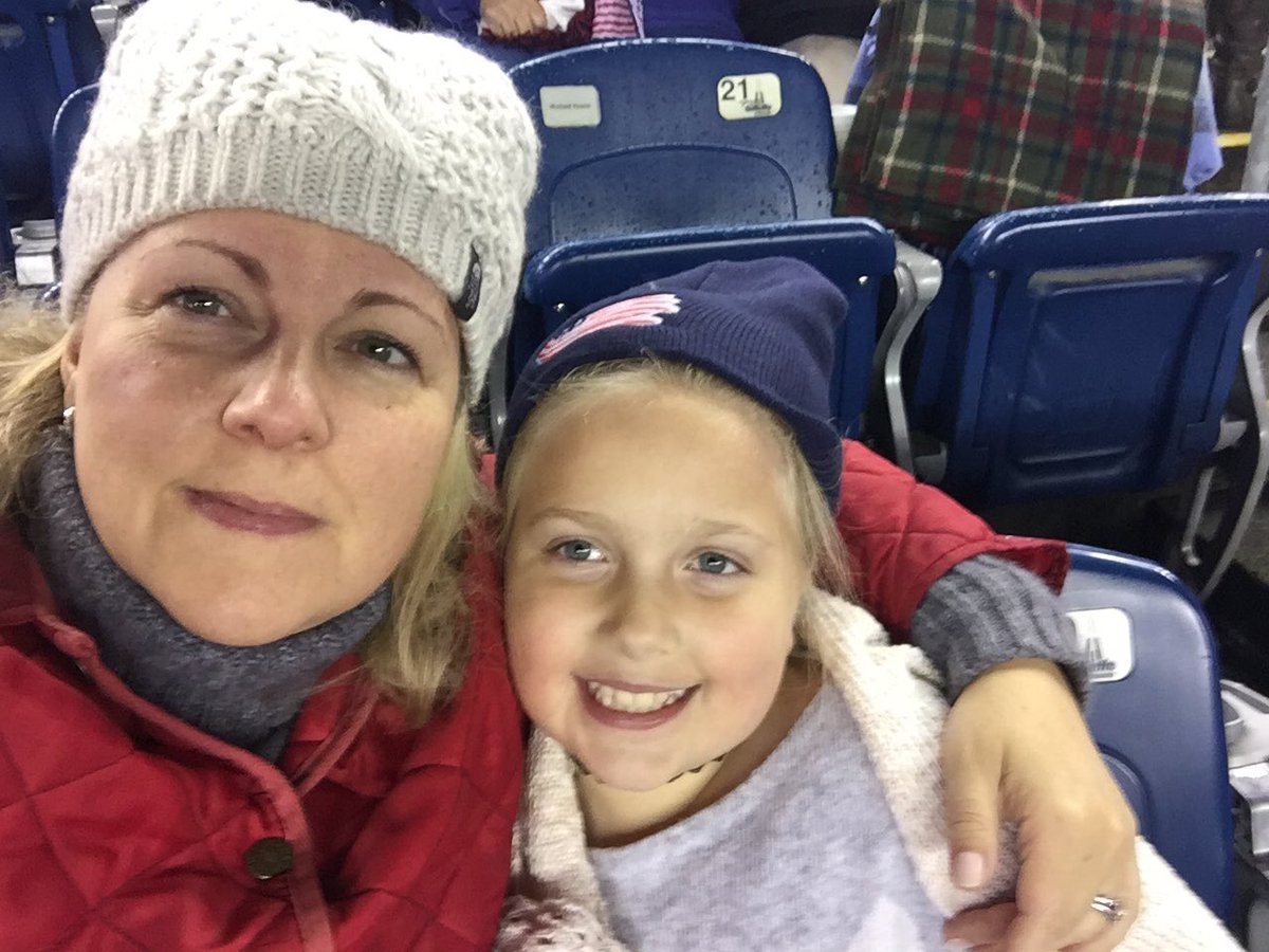 lakj2009's tweet photo. #NERevs we vote for #UHCSlyde https://t.co/lxONeNU4wz