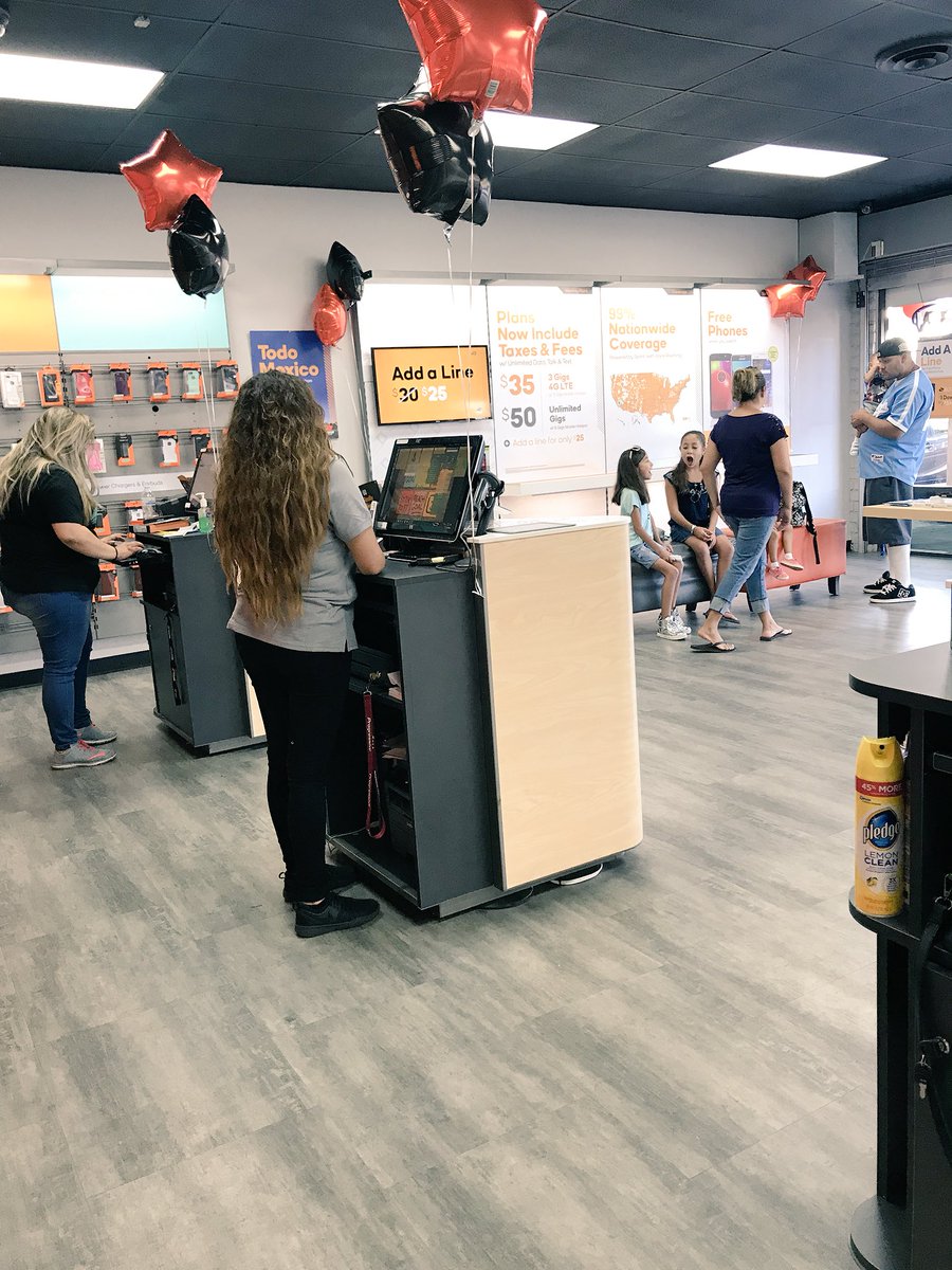 Mel_Marceco's tweet photo. @2020mobileriv02 adding a line 2 a party of 6! #TinyBoostCustomersOfTheFuture #MarcecoOwnsTheMile #BoostFallFlip @MW_Marceco @mary_sprint https://t.co/erlpqkNHIM