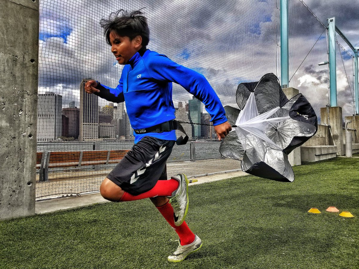 FutbolRebels's tweet photo. Running #nyc 
#soccer #youthsoccer https://t.co/8WsGJmipBC