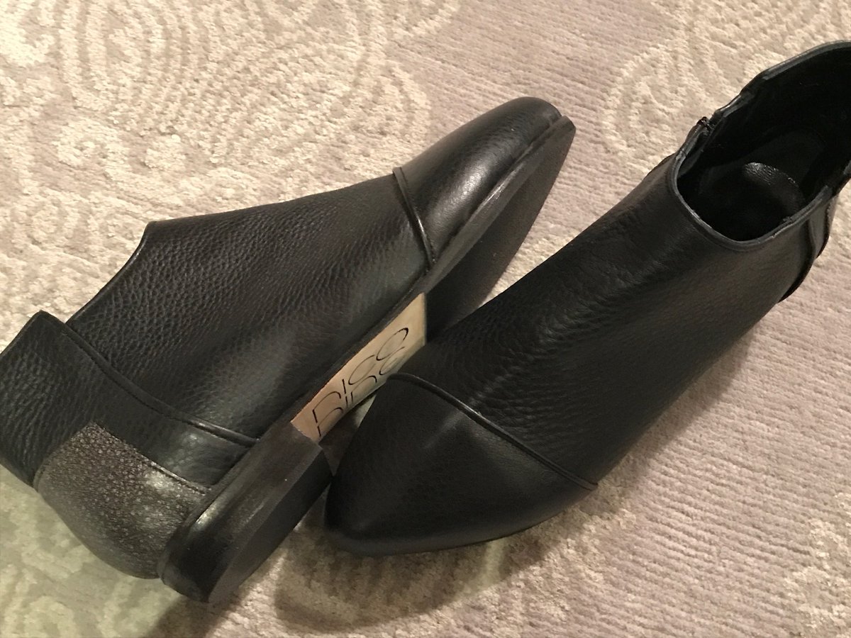 ruthannharnisch's tweet photo. Thanks @NicoNine They're super comfy, as you promised. I love the custom fit and styling. Yay #femaleentrepreneurs https://t.co/ZmRMmQMVef