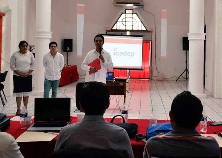 IRHYucatan's tweet photo. 'Curso de Redes Sociales Intensivo y Herramientas Básicas' para filiales Municipales.
#CapacitandoConRumbo #CursoDeRedes https://t.co/AkqNWajbaP