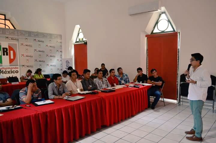 IRHYucatan's tweet photo. 'Curso de Redes Sociales Intensivo y Herramientas Básicas' para filiales Municipales.
#CapacitandoConRumbo #CursoDeRedes https://t.co/AkqNWajbaP