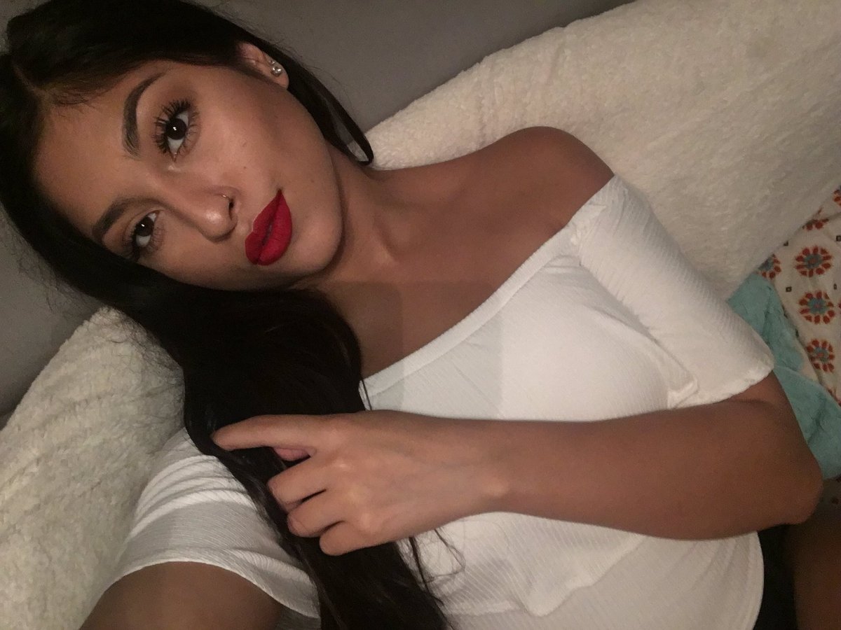 CeeMonstah's tweet photo. @iluvsarahii I love this lippie mama! Bomb formula and such a gorgeous color β€οΈ #Aribba https://t.co/IZ8SXSHpDl