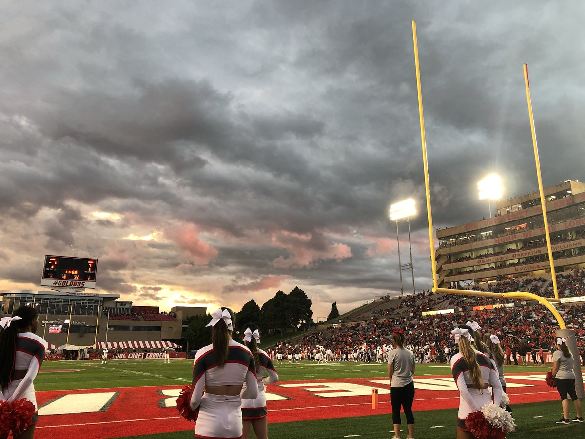UNM's tweet photo. Thank you, rain, for giving us an amazing sunset! https://t.co/8HhpfHvVoc