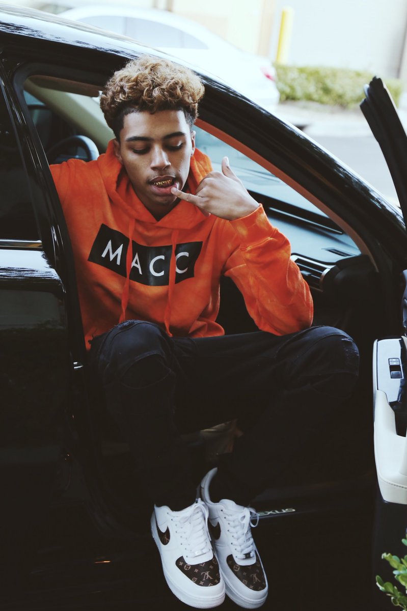 DonteMacc's tweet photo. HOODIES OUT NOW! ( https://t.co/3ognxI7EJx ) Thank yall for supporting me 🙏🏾✊🏾 https://t.co/ezn3zgfvoM