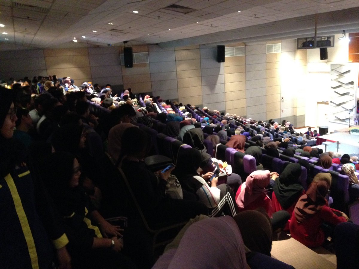 ibspalam's tweet photo. Full House!! Tahniah pada siswi dan siswa yg gegeh dtg utk memeriahkan lagi #FBMUnite #PDS https://t.co/87LNtfD0ES