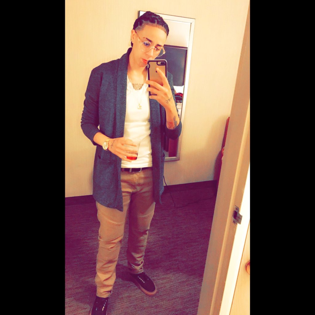 _Jtweezy's tweet photo. #Lesbian #Single #ThirtyLooksGood https://t.co/mo7mc3lJY3