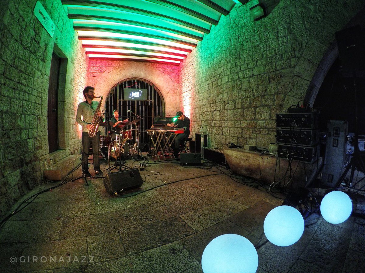 GironaJazz's tweet photo. I ara és el torn del segon concert de la nit i últim del festival d'enguany. Vinguts des de Toulouse, Mowgli! 🎷🎹🎶 @festivals_gi https://t.co/GHtbEbEOL5