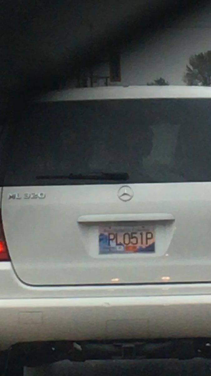 liluka856's tweet photo. Just b/c you drive a "nice"car doesn't mean you can try and cause car accidents @CoquitlamDriver #baddriver @BCBadDrivers #poco https://t.co/lwxm3e0fDJ