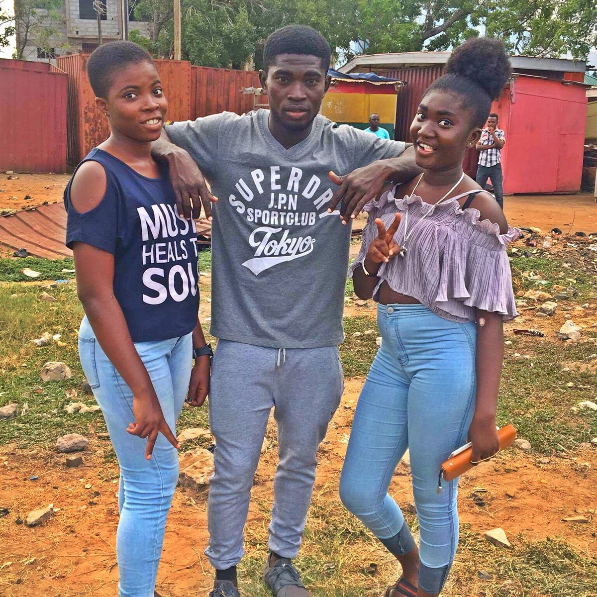 brucejoshua38's tweet photo. To love a king 👑 is not bad, buh a king 👑 who loves you is better...
#BBF
#JEEGIDIGIDI 
#ENVY_NOT https://t.co/lYCPEVsfXa