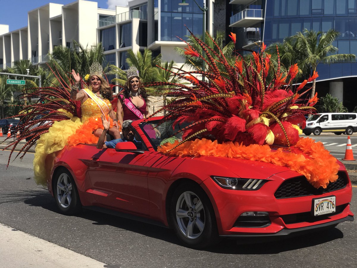 AlohaFstvls's tweet photo. Miss Zafari in the 71st Annual Floral Parade #AlohaFestivals2017 https://t.co/oePdU5m4gj
