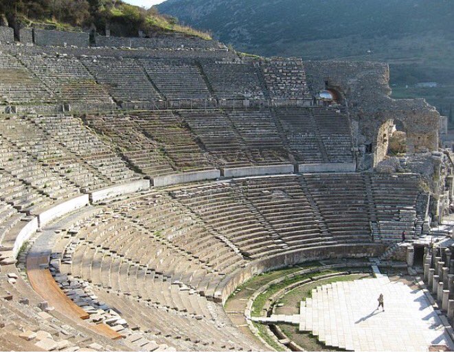 Anadolu coğrafyasında en küçüğü 2.500 en büyüğü 30.000 kişilk 147 Antik tiyaro var.
Bunların 136 tanesi  ölümün eşiğinde.