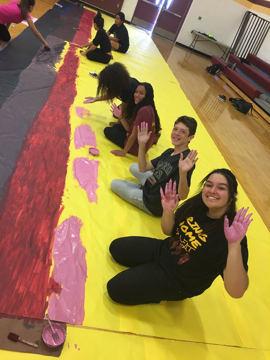 MsE_SunDevils's tweet photo. Homecoming prep with @EHS_StuCoLife !!! #ehsthisishowwedoit https://t.co/mUnbYgqldy