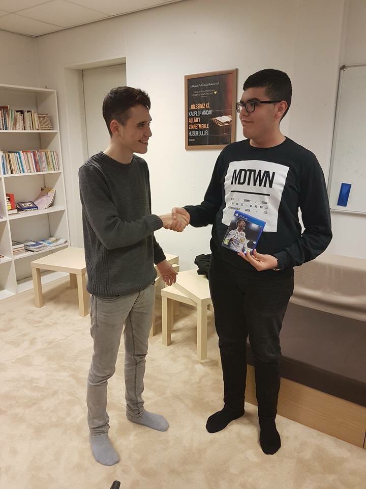 MGTAdamWest's tweet photo. Onze jongeren hebben vandaag voor de jongeren een #FIFA18 toernooi georganiseerd. Wij danken alle aanwezigen en feliciteren de winnaar ! 😁 https://t.co/whvXdxxZdG