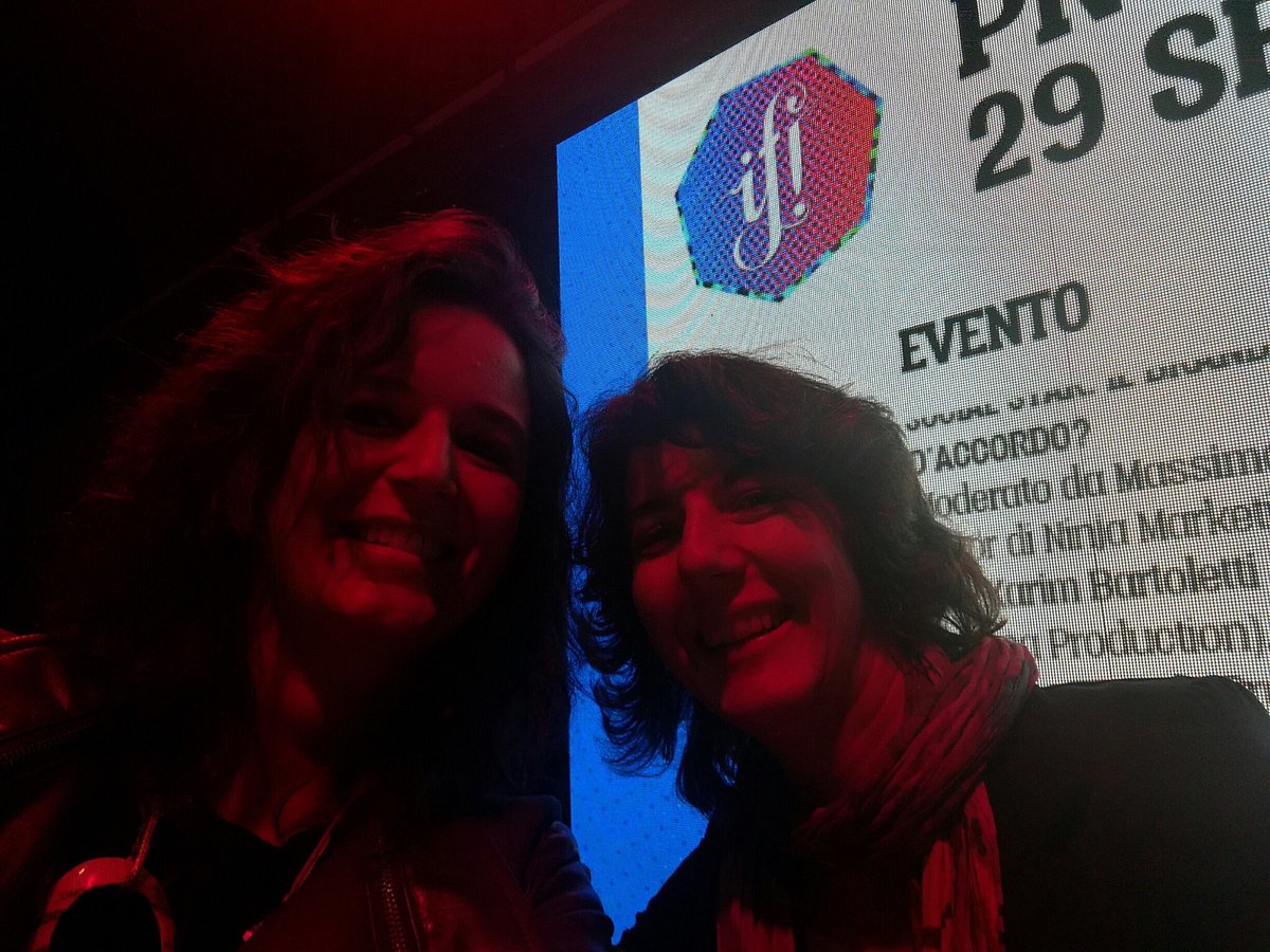 AnnaGavazzi's tweet photo. Parola d'ordine di @IFItaliansFest: #sovvertire. Pure i selfie. @MussoPatrizia #italiansfestival @Obe_online https://t.co/keWVwjnyvK