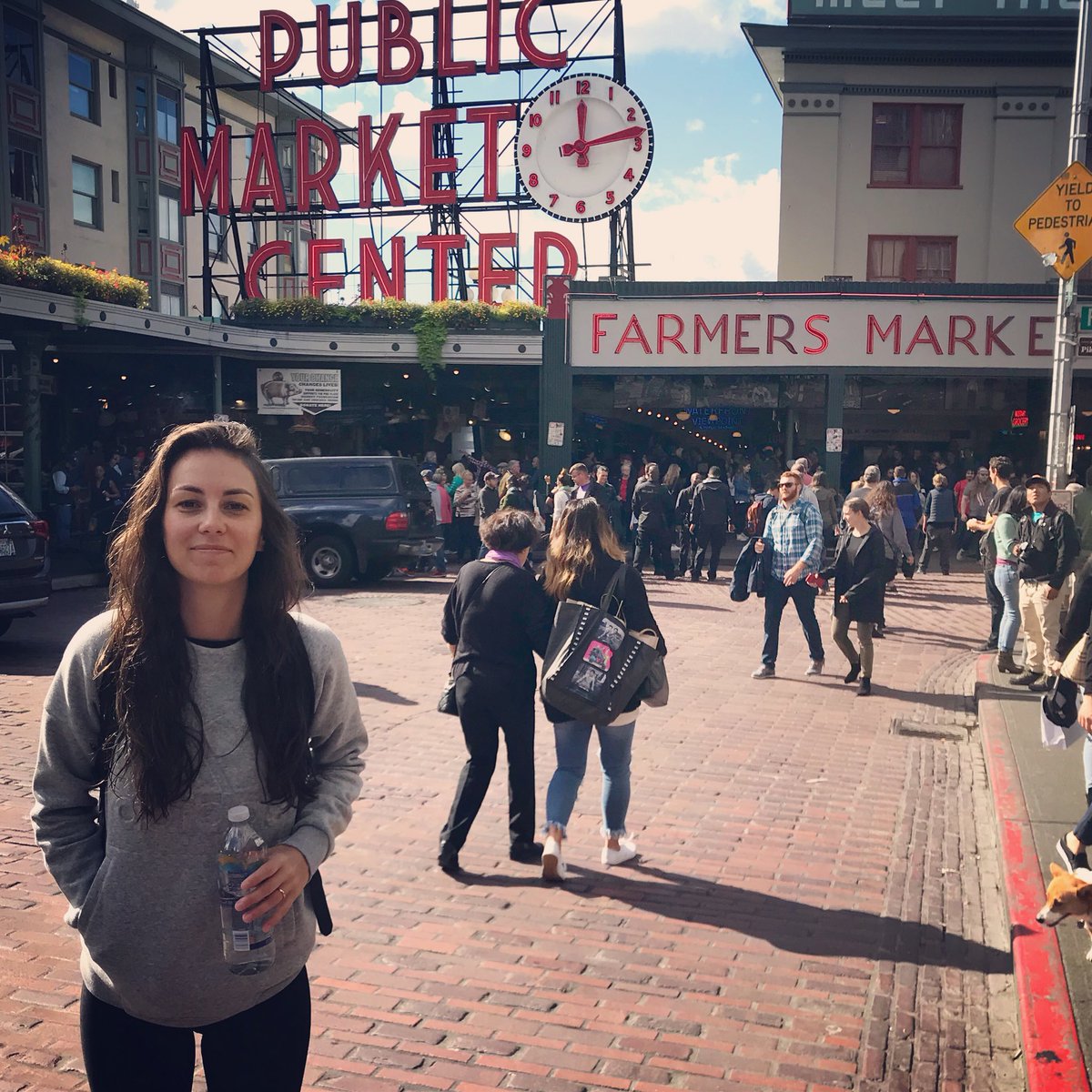 amyshark's tweet photo. Well good morning Seattle 🙋🏻 https://t.co/eO9FRtBlvs