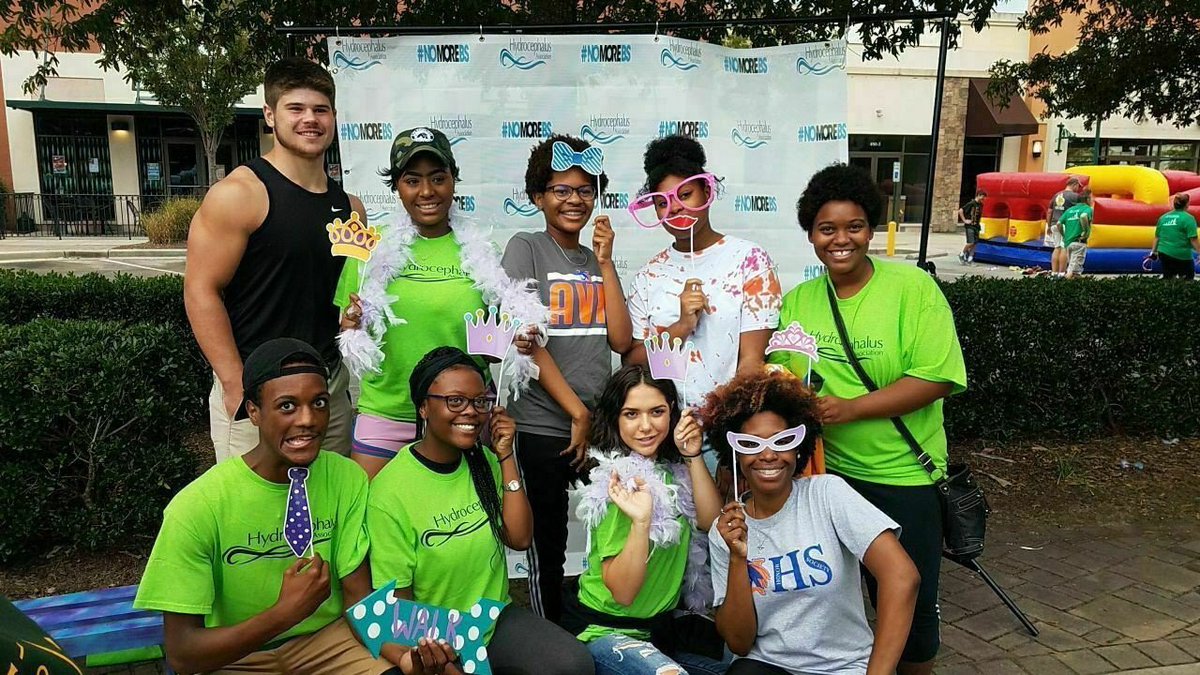 rnestugov's tweet photo. MORE pics of our AMAZING NHS and Student Government members volunteering at the Hydrocephalus Walk today! #nomorebrainsurgery🎗 https://t.co/rCfHP4MVZw