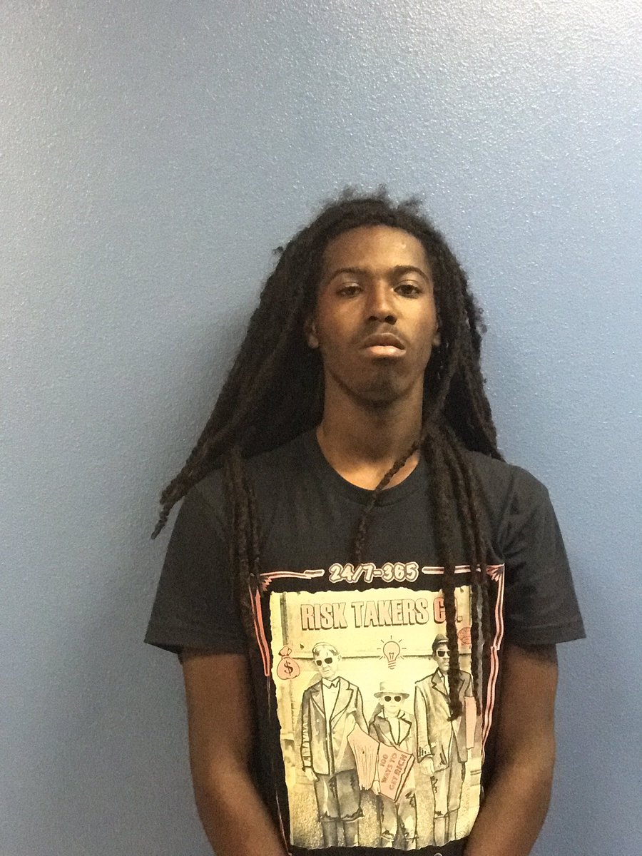 ApopkaHS's tweet image. This young man exemplifies grit. Ps, normally he smiles but in this 📷he was all business. #apkgrit #apopkastrong