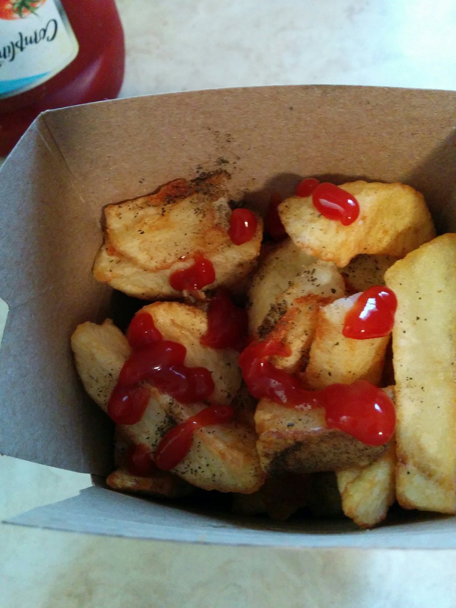 dogslapshot's tweet photo. #chips #chipwagon best in #glacebay #CapeBreton https://t.co/2btrJANJ9l