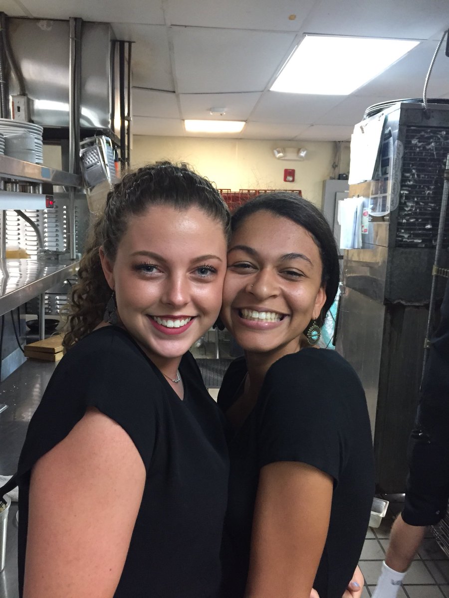 LandingVb's tweet photo. Lord help us tonight. #newfoodrunnerswhodis #shook https://t.co/SaTRaSEPX7