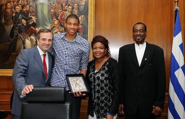 ÎÏοÏÎλεÏμα εικÏÎ½Î±Ï Î³Î¹Î± giannis antetokounmpo father