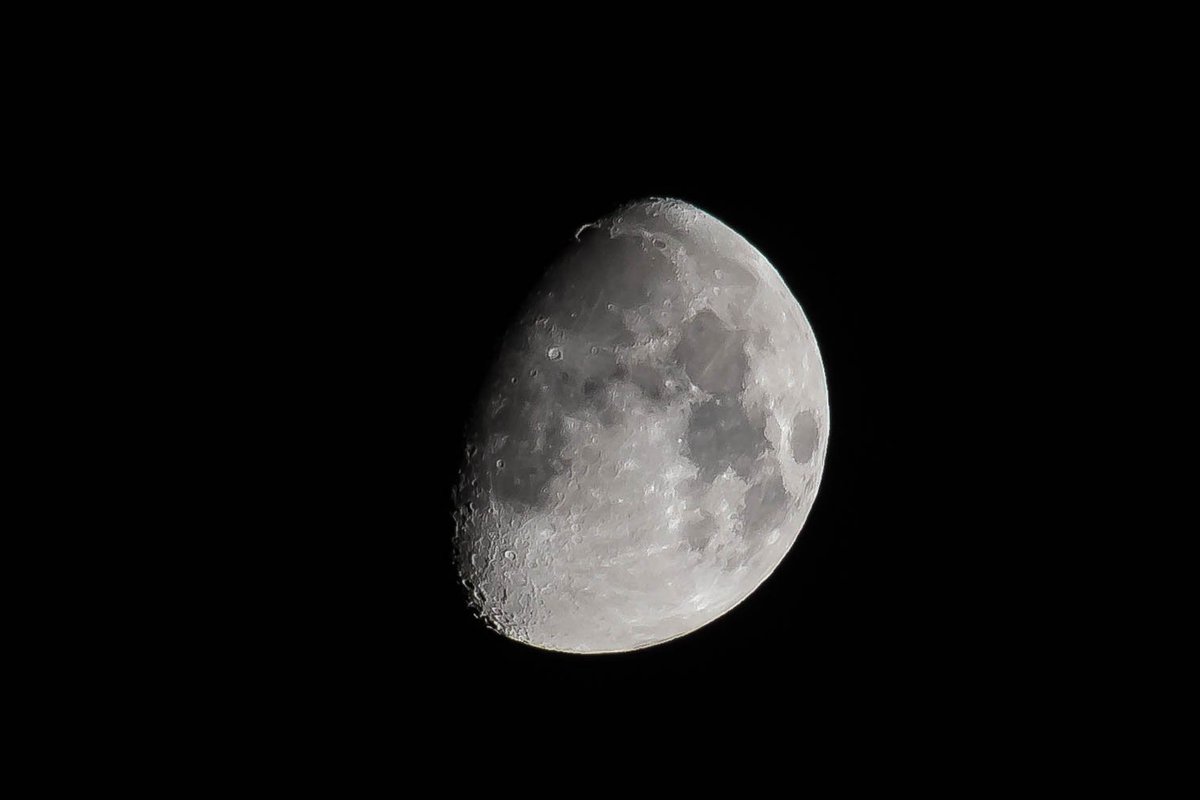 LGK_Photography's tweet photo. The moon tonight 30/9/2017 @WeatherCee @barrabest https://t.co/xPnnjHiiGr