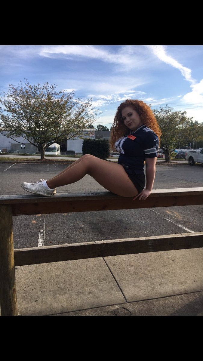 __eCoCo's tweet photo. #HootersTv https://t.co/m06UkAjUPU