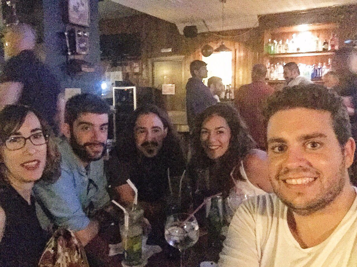 jorgfd's tweet photo. Disfrutando de la noche alicantina! #SENC2017 #alicante #INCyL #Lab3 #CRBteam 👏🏻👏🏻👏🏻💪🏻🥂🍻🍺🍸🔬🔬🔬🔬 https://t.co/IF0B3VLQgd