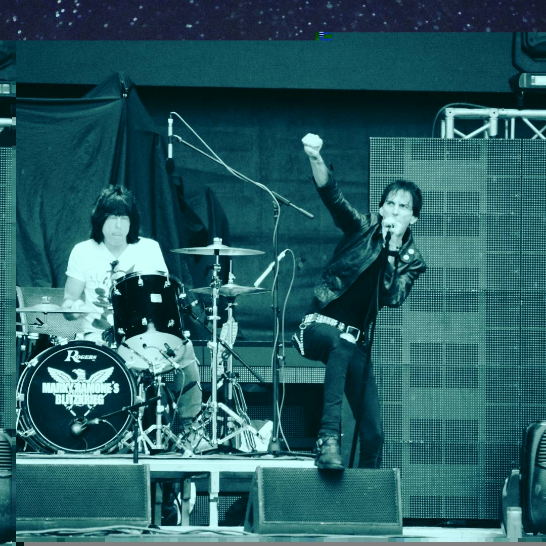 RutaRockCom's tweet photo. @MarkyRamone en @StgoRockCityCl (sin editar) https://t.co/Chm3DvFQOU