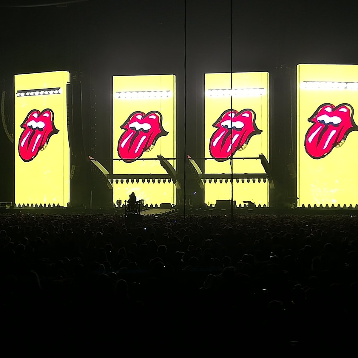 albertschipper's tweet photo. Als de muziek goed is.. #wonderfulshow#RollingStones https://t.co/NOKODmaPie