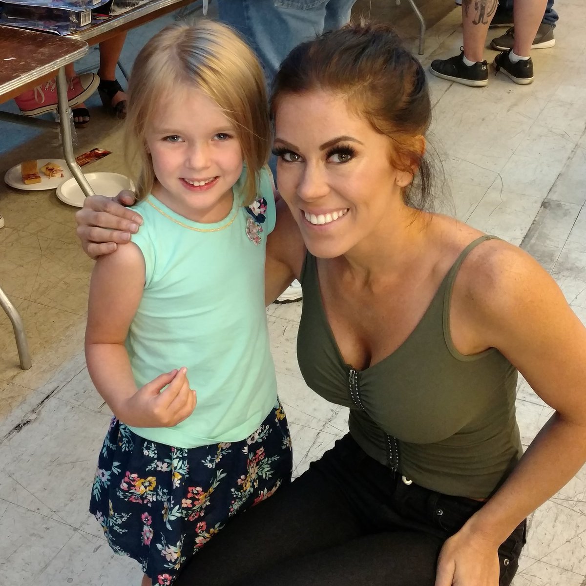 joedupe's tweet photo. Looks like Reagan has a new favorite wrestler. @MadisonRayne https://t.co/u1sdUwMXFo