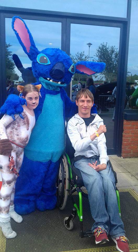 StitchCosplayUK's tweet photo. Fun @FeeltheForceDay today with my awesome friend jonathan &amp; my kitty helper Jingles .. #ftfd #disney #cosplay #pawsitivecatitude https://t.co/Ly0L0xESFu