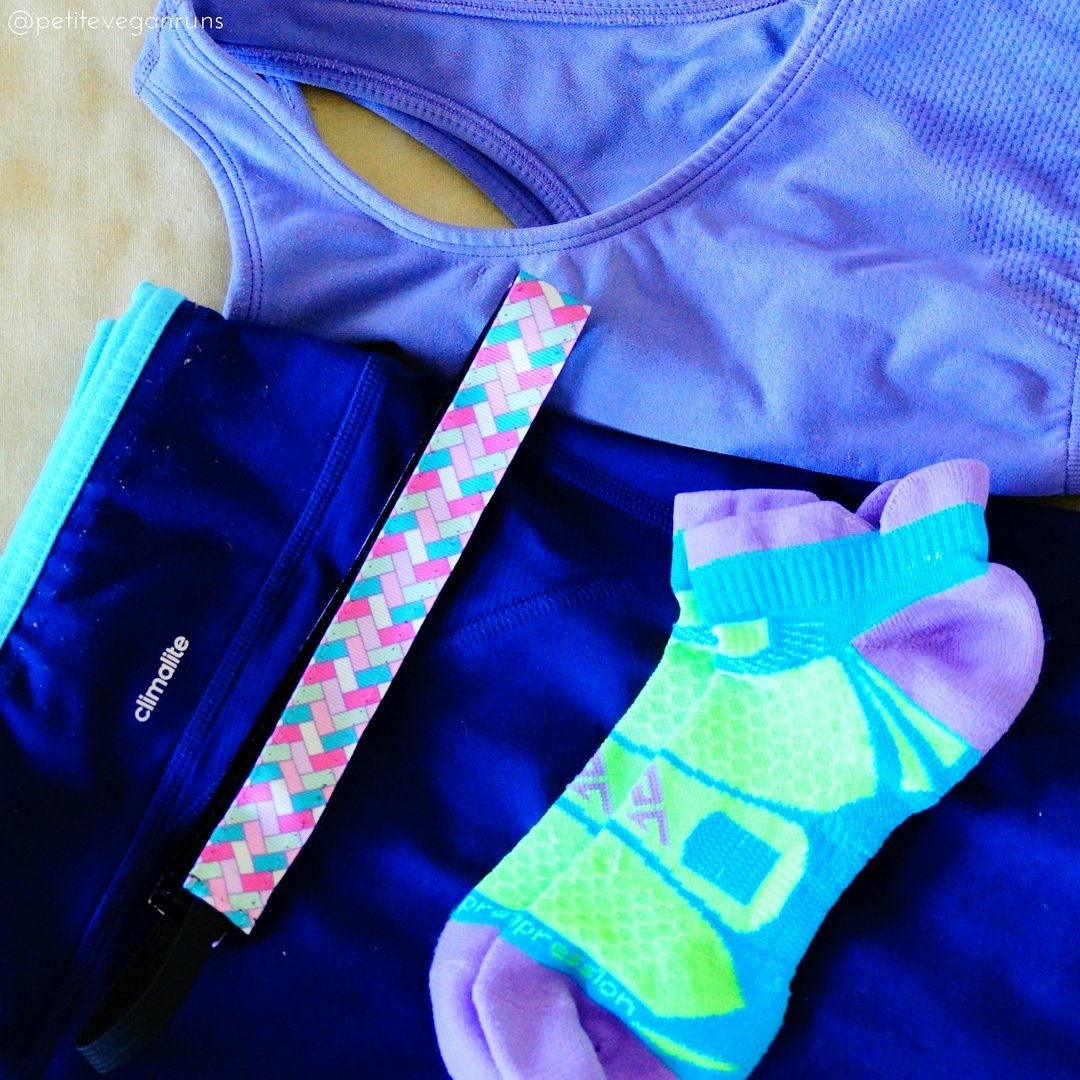 PetiteVeganRuns's tweet photo. Love wearing bright colors on my runs, especially on #Saturdays! 💙💚💛 #SaturdayFun #running https://t.co/ifj7ERI2UO