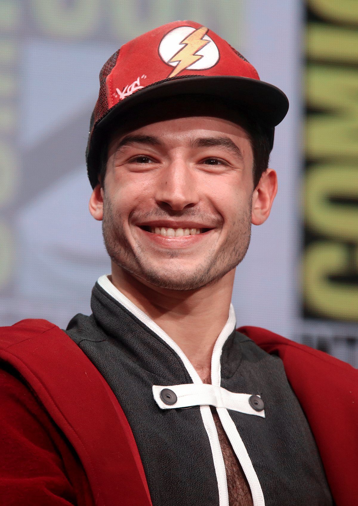 Happy birthday to this sunshine called ezra miller! 