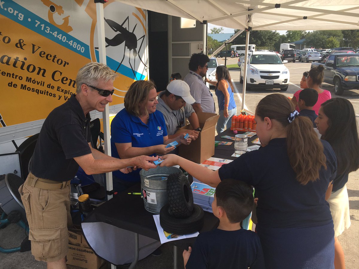 ushahmd's tweet photo. Bandwidth? Post #Harvey #team 2day in #community #OneHealth2017 conf, #CASPER door2door, #health village @#music festival, #wellness mobile! https://t.co/S6BGtZxCJ9