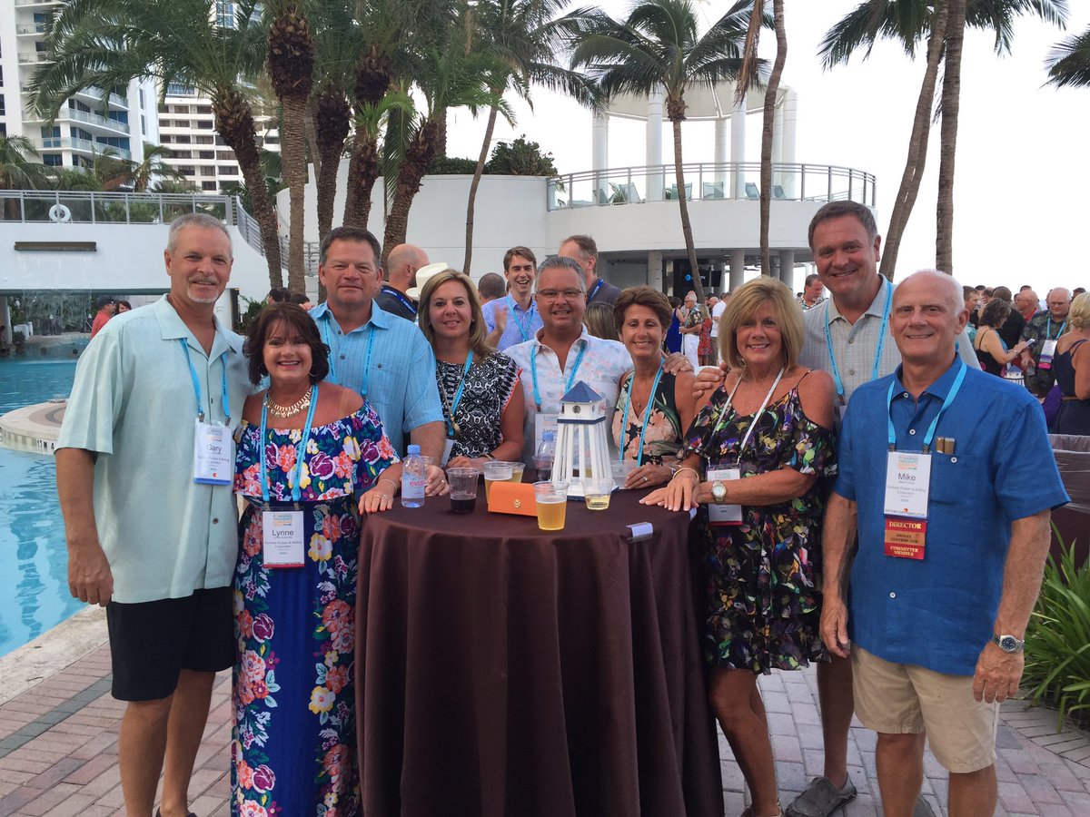 PTDAorg's tweet photo. Closing reception kicking off poolside #NIBAPTDA https://t.co/YATCjnnfhv