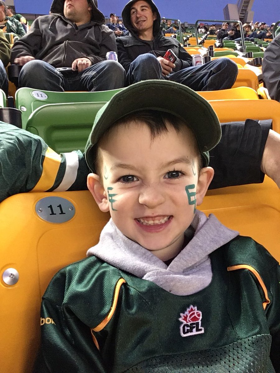 teamhalfyard's tweet photo. Game day face. Check. Let’s go Eskimos! #allheartesks https://t.co/IbhwKz8Ocp