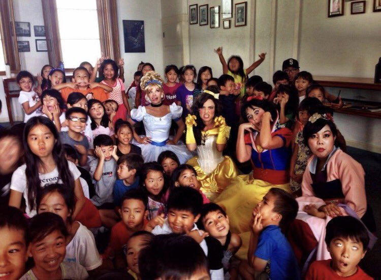 StorybookHawaii's tweet photo. Princesses can be super silly, too! 😜 
#princess #princessparty #Storybook #StorybookHawaii #StorybookEntertainment #characterparty https://t.co/LfnzHIvpIc